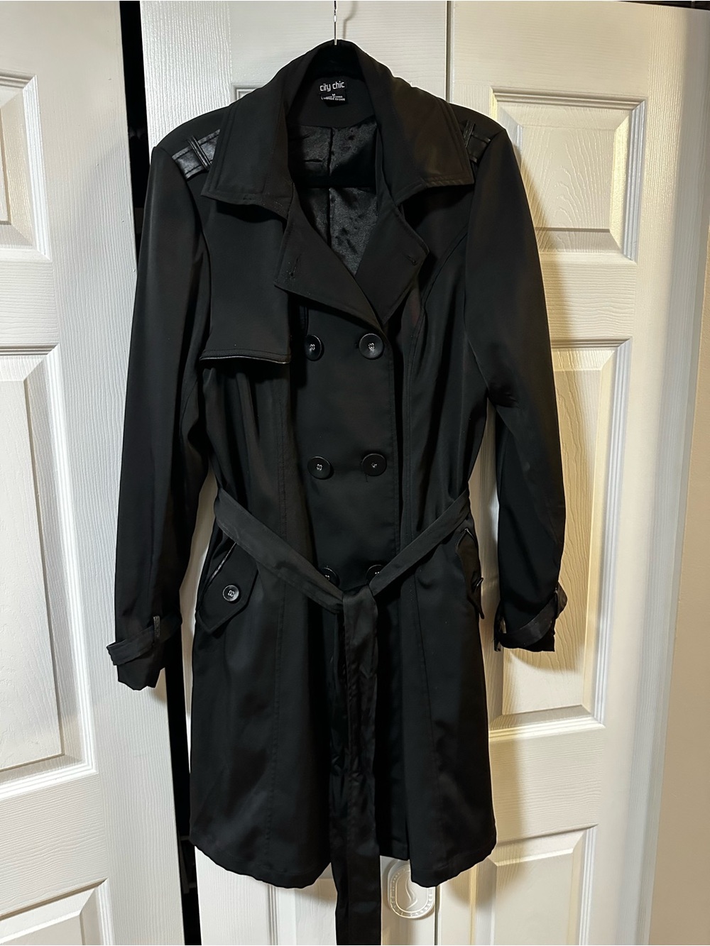 City Chic Black Double-Breasted Trench with Belt